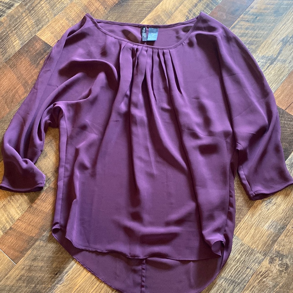 Bisou Bisou sheer cold shoulder blouse size XS
